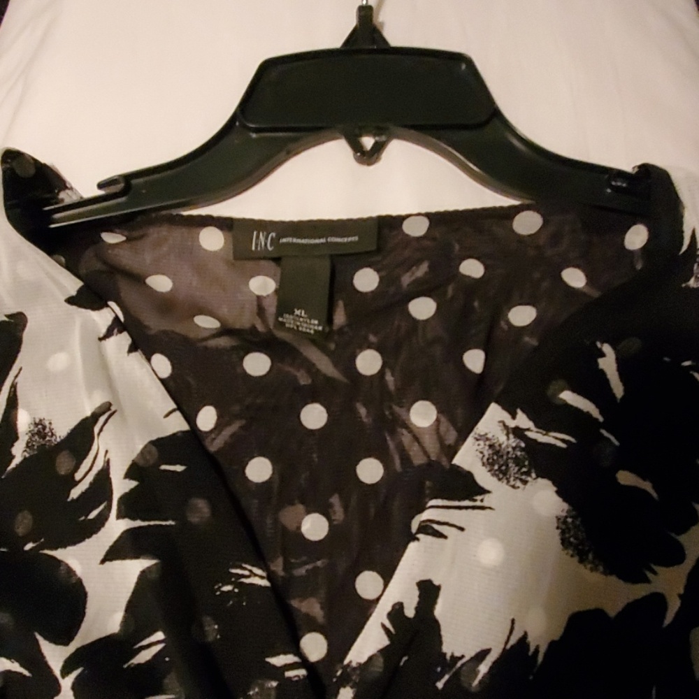 blouse - Picture 2 of 4